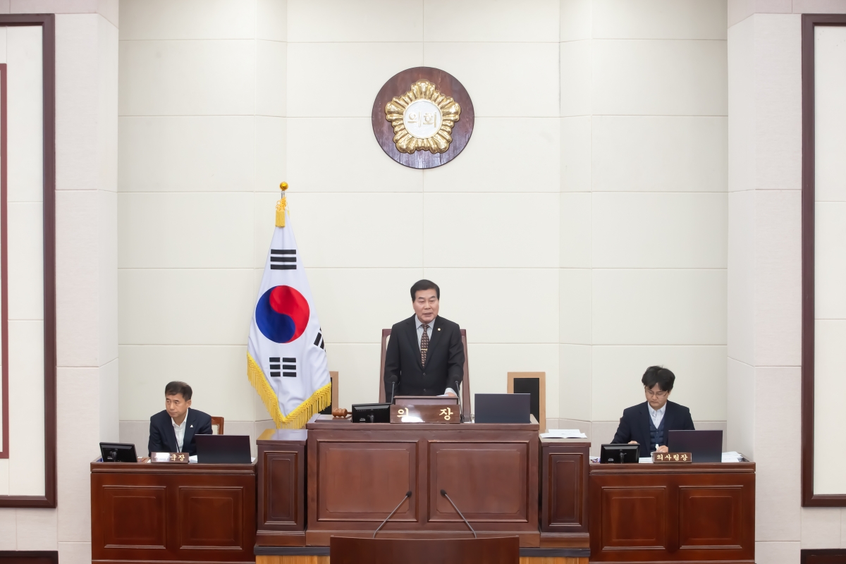 20231213-036[_P7U2993-제272회 제2차 정례회 제2차 본회의시  안주찬 의장 회의주재.jpg