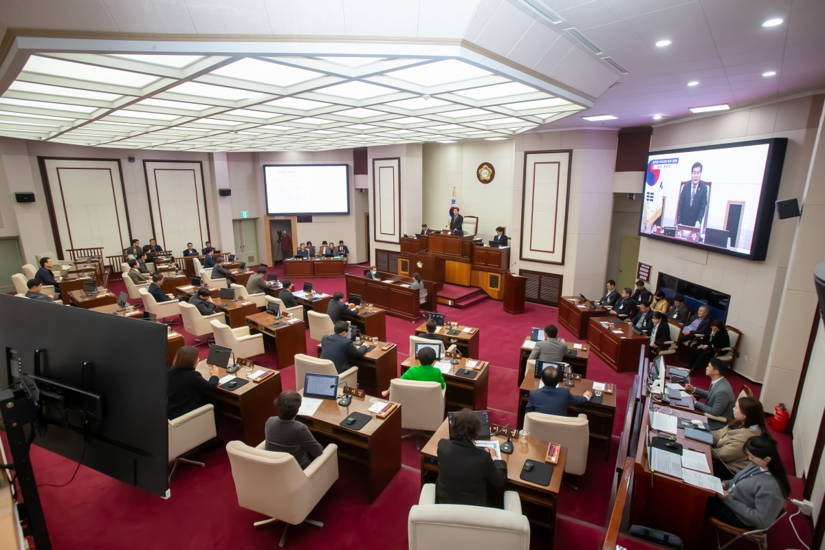 20231213-043[_P7U3014-제272회 제2차 정례회 제2차 본회의시 안주찬 의장 회의주재.jpg