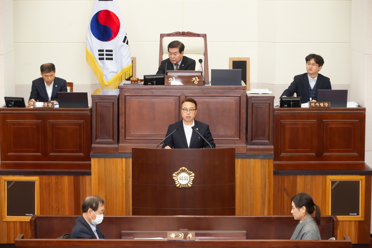 20231213-040[_P7U3008-제272회 제2차 정례회 제2차 본회의시 김민성 산업건설위원회 간사 상임위원회 활동결과보고.jpg