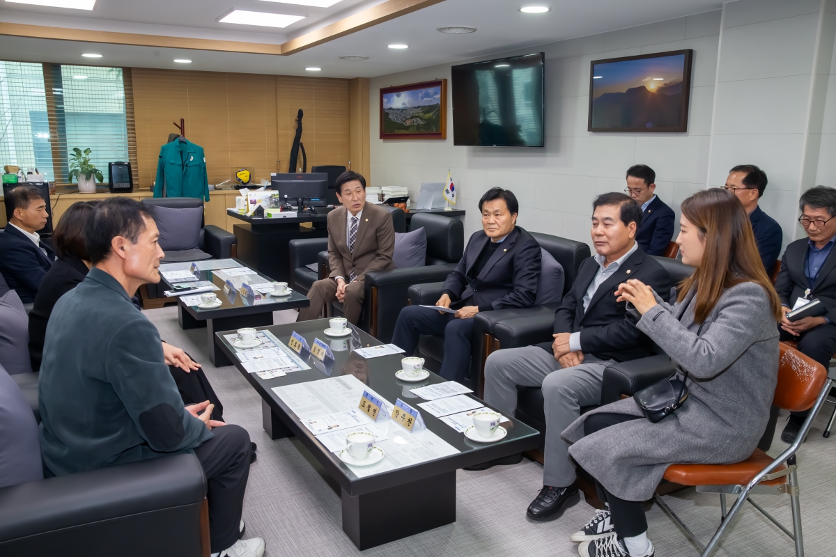 20231213-069[_P7U3091-구미시의회와 구미시수어통역센터 수어통역 업무 협약식.jpg