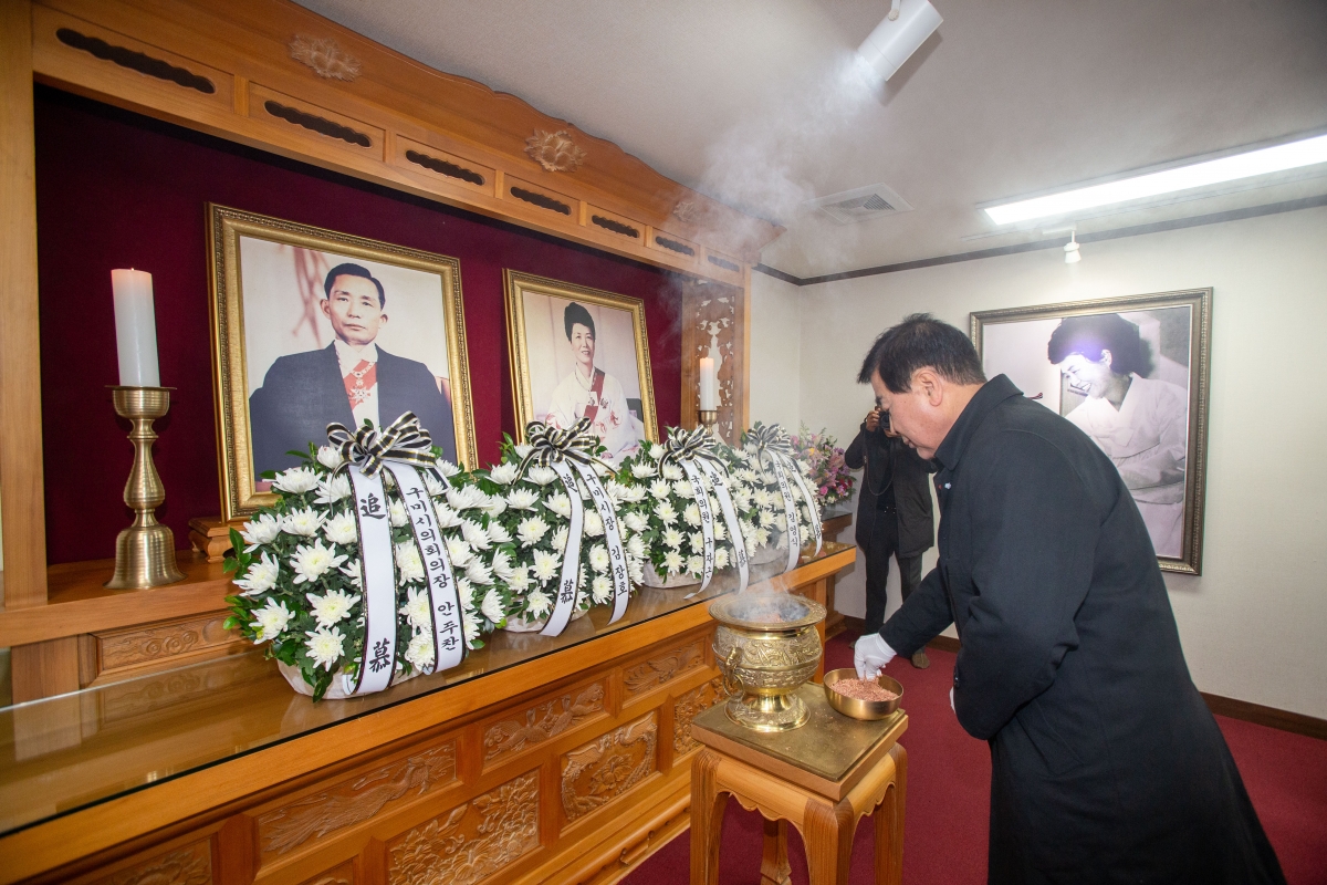 20240102-006[_P7U8787-2024년 새해 박정희 대통령 생가 참배.jpg