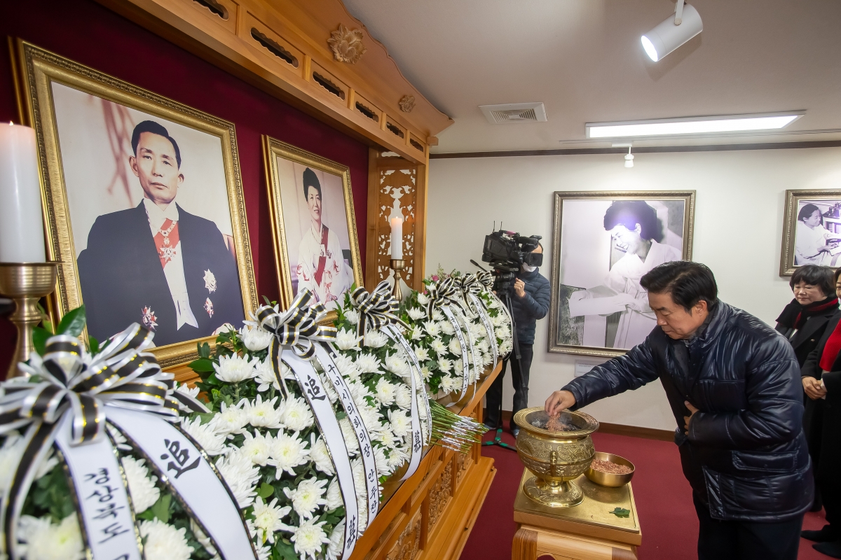 20240102-025[_P7U8831-2024년 새해 박정희 대통령 생가 참배.jpg