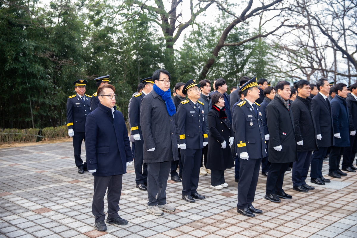 20240102-073[_P7U8937-2024년 새해 충혼탑 참배.jpg
