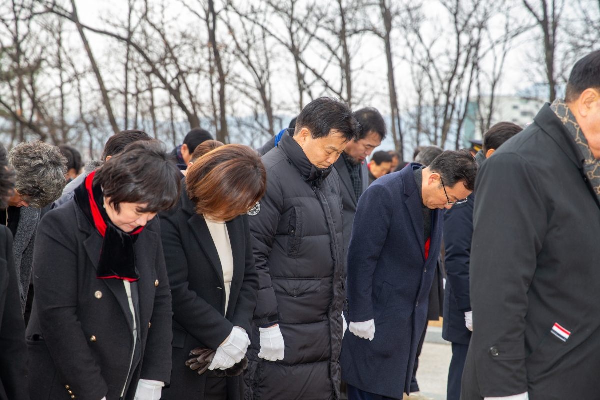 20240102-064[_P7U8913-2024년 새해 충혼탑 참배.jpg