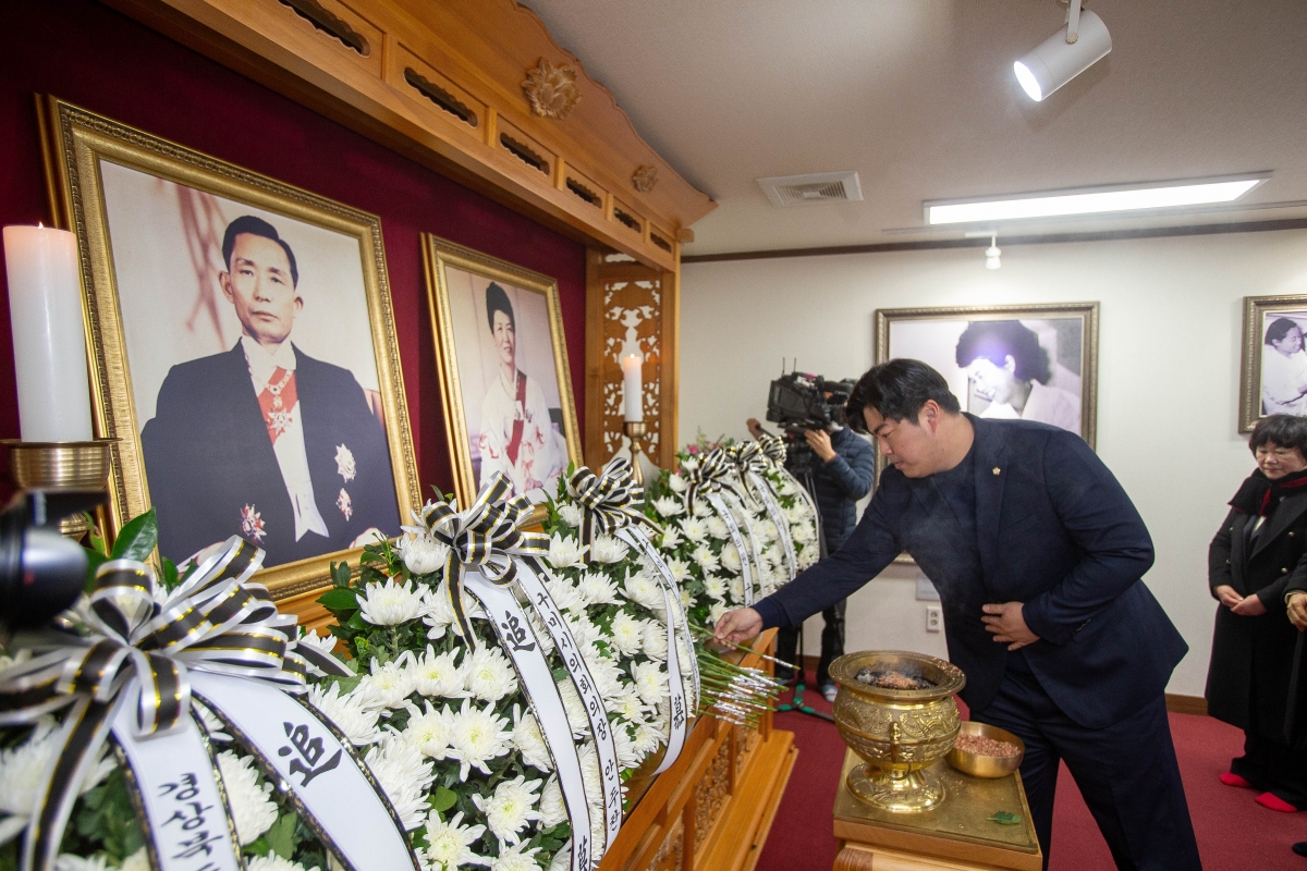 20240102-022[_P7U8826-2024년 새해 박정희 대통령 생가 참배.jpg