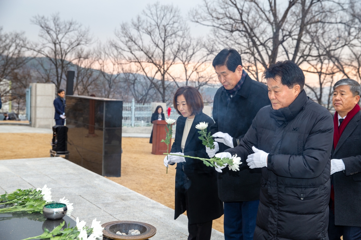 20240102-042[_P7U8875-2024년 새해 충혼탑 참배.jpg