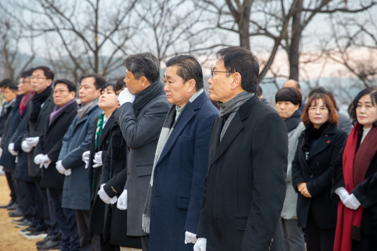 20240102-071[_P7U8931-2024년 새해 충혼탑 참배.jpg