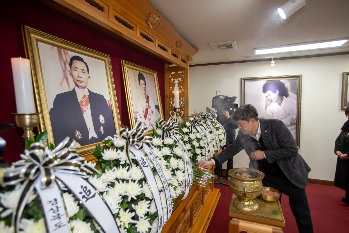 20240102-026[_P7U8833-2024년 새해 박정희 대통령 생가 참배.jpg