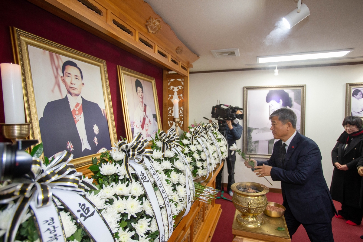 20240102-021[_P7U8822-2024년 새해 박정희 대통령 생가 참배.jpg