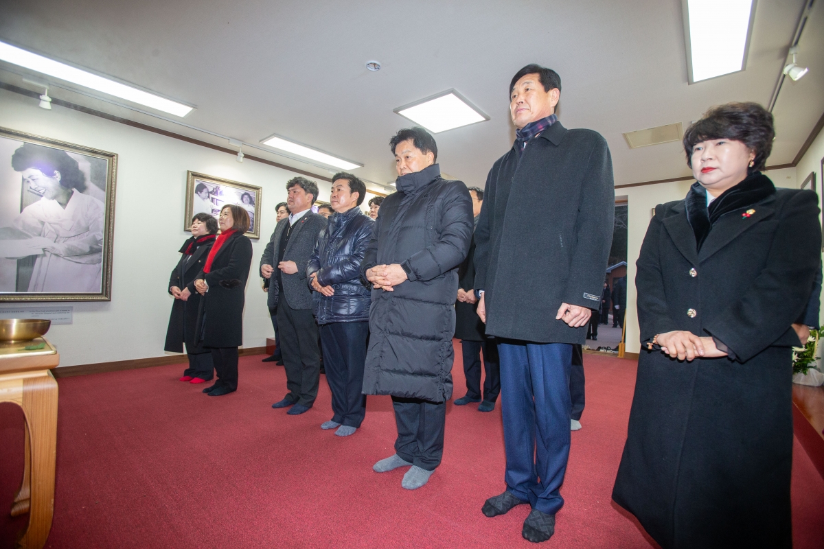 20240102-029[_P7U8839-2024년 새해 박정희 대통령 생가 참배.jpg