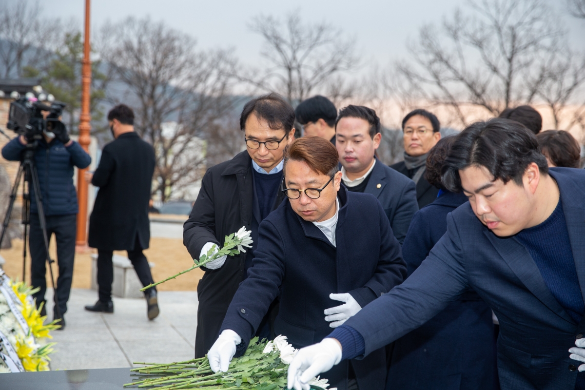 20240102-055[_P7U8895-2024년 새해 충혼탑 참배.jpg