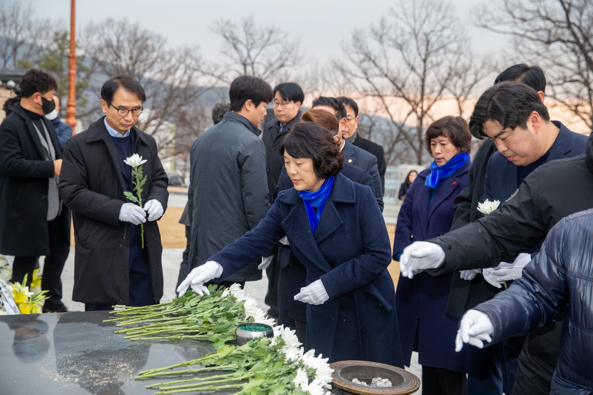 20240102-053[_P7U8892-2024년 새해 충혼탑 참배.jpg