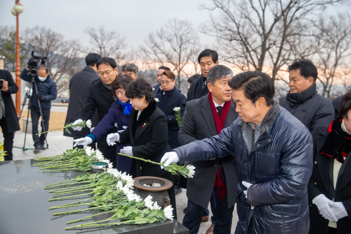 20240102-049[_P7U8887-2024년 새해 충혼탑 참배.jpg