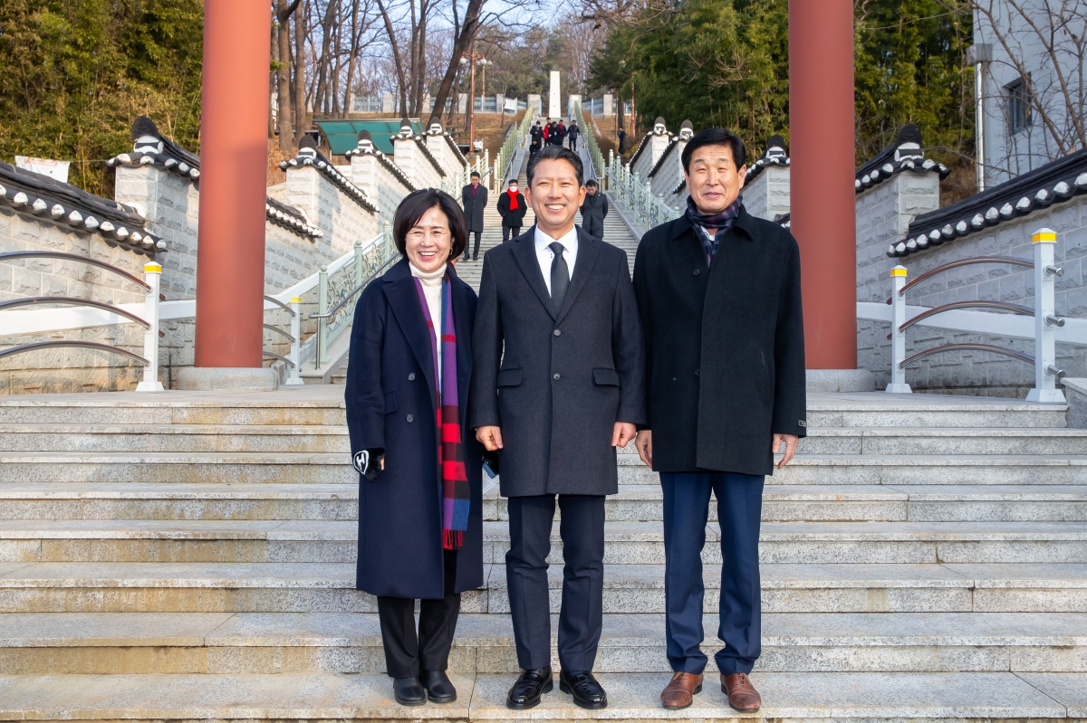 20240102-080[_P7U8955-2024년 새해 충혼탑 참배.jpg