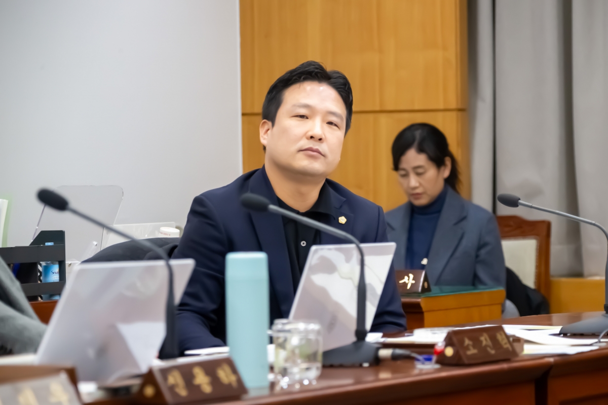 20240117-025[_P7U9543-제273회 임시회 기획행정위원회조례안 심사 활동.jpg