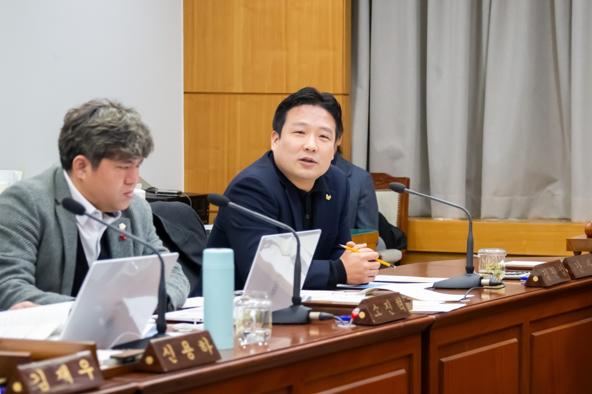 20240117-024[_P7U9538-제273회 임시회 기획행정위원회조례안 심사 활동.jpg