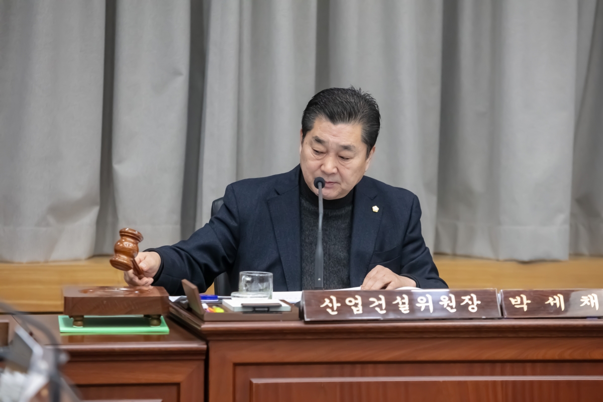 20240117-069[IMG_9238-제273회 임시회 산업건설위원회 조례안 심사활동.jpg