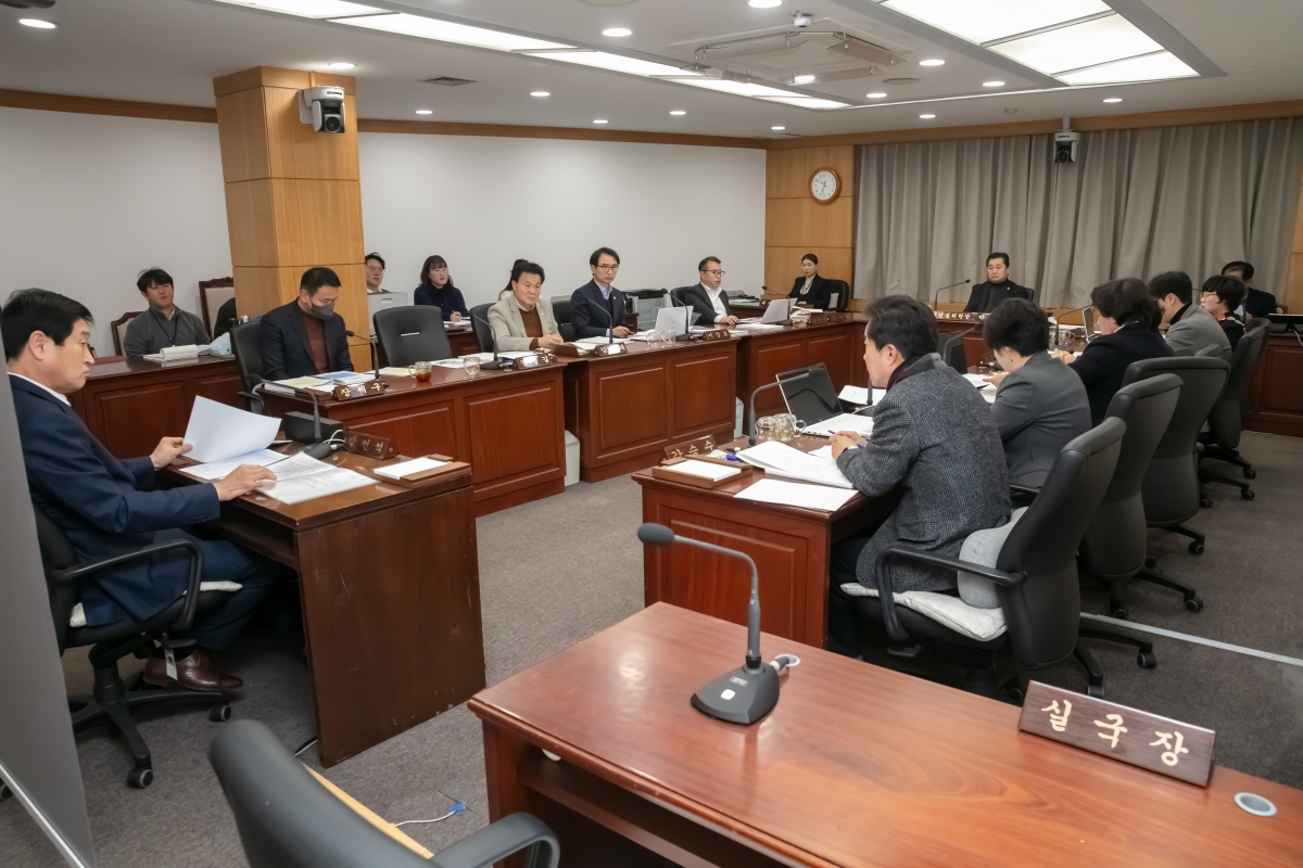 20240117-030[IMG_9090-제273회 임시회 산업건설위원회 조례안 심사활동.jpg