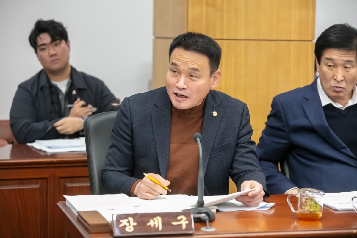 20240117-057[IMG_9139-제273회 임시회 산업건설위원회 조례안 심사활동.jpg