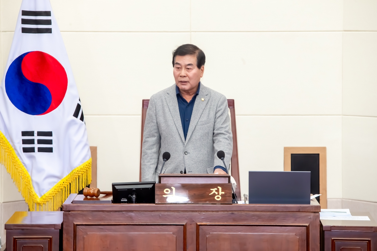 20240119-016[_P7U9715-제273회 임시회 제2차 본회의시 안주찬 의장 회의주재.jpg
