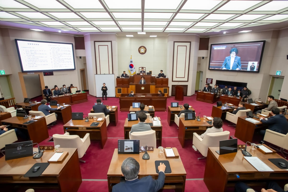 20240123-018[_P7U0353-제273회 임시회 제4차 본회의시 이명희 기획행정위원장 상임위원회 활동결과보고.jpg