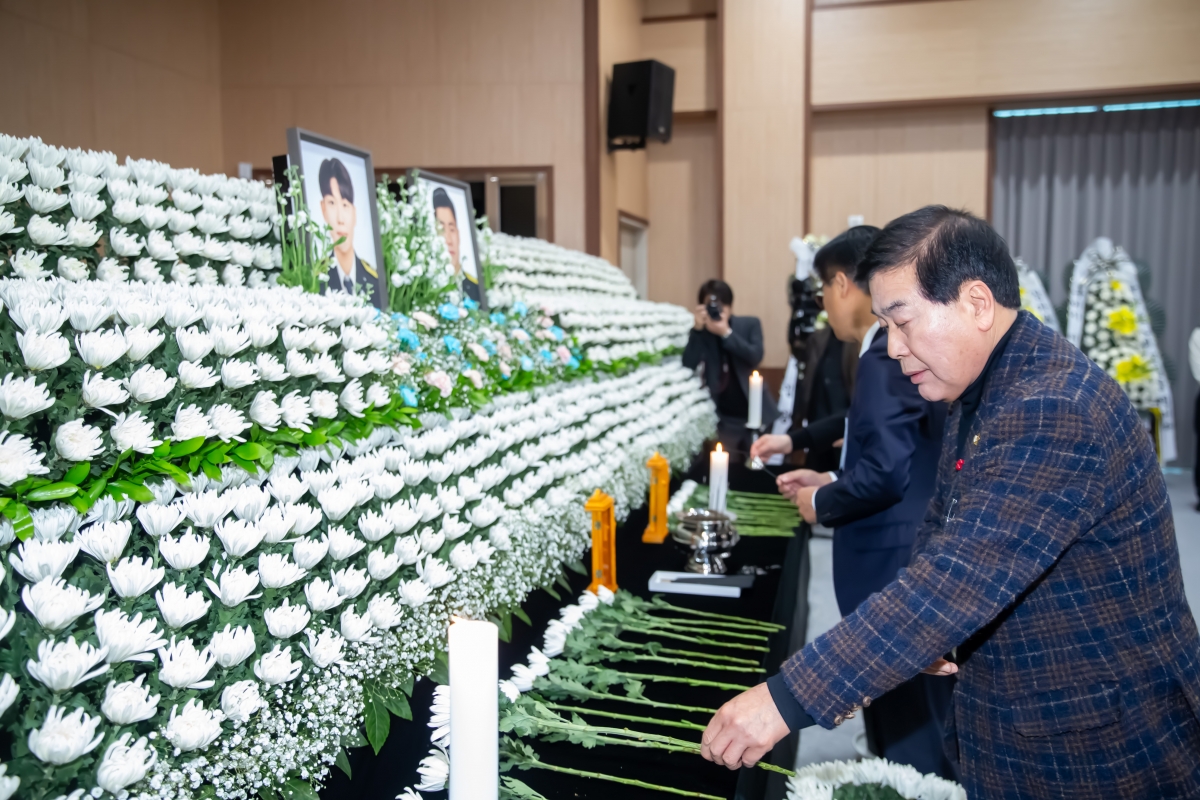20240202-004[_P7U0981-문경 공장 화재사고 구미소방서 합동분향소 조문.jpg