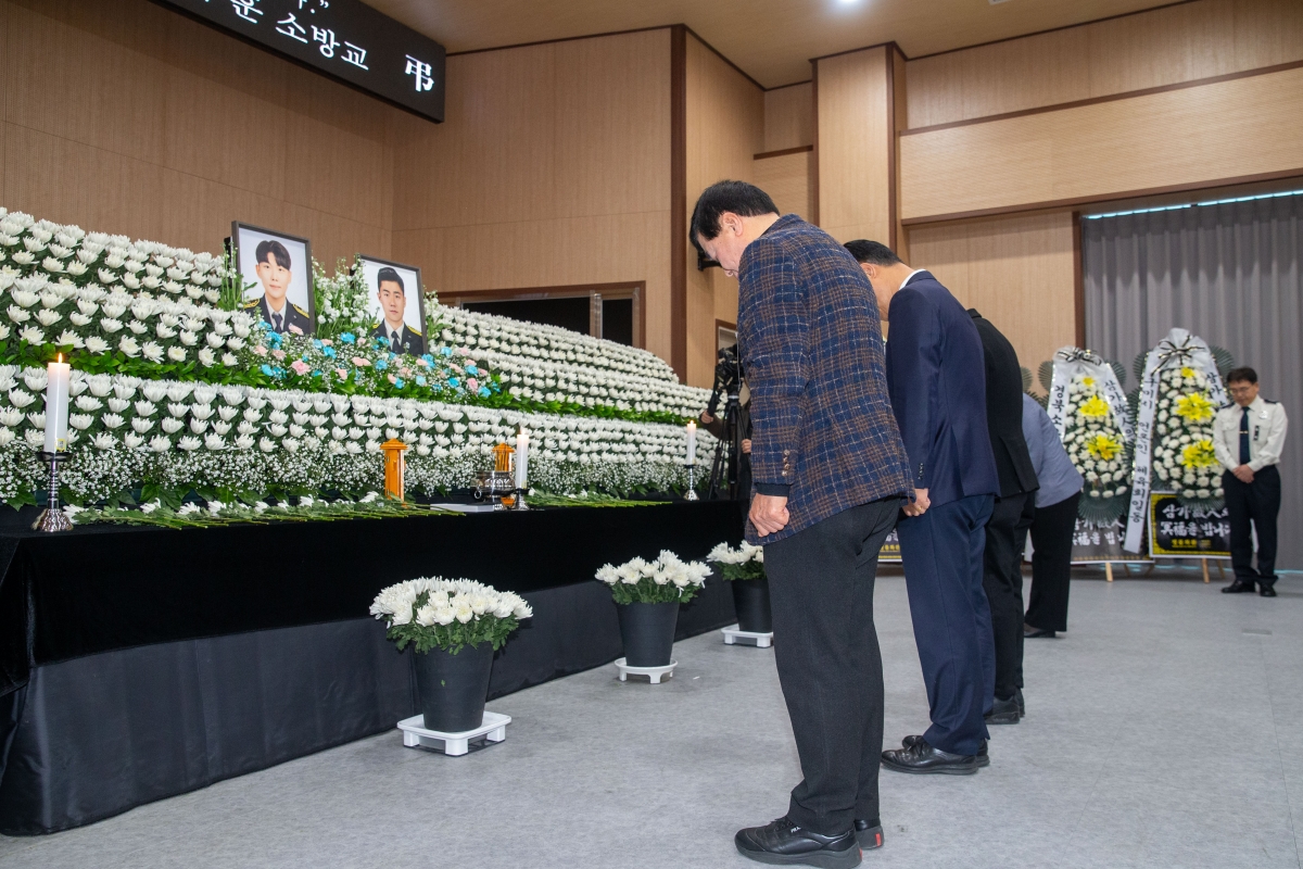 20240202-008[_P7U0991-문경 공장 화재사고 구미소방서 합동분향소 조문.jpg