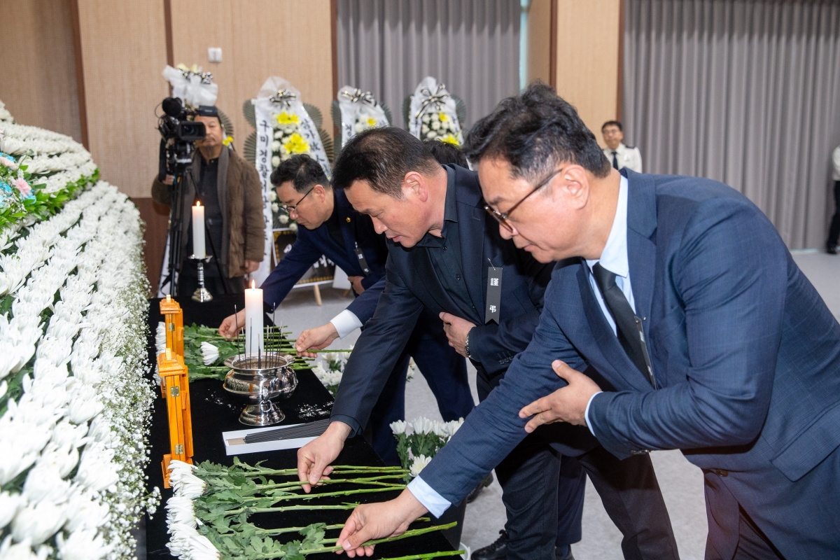 20240202-011[_P7U0996-문경 공장 화재사고 구미소방서 합동분향소 조문.jpg
