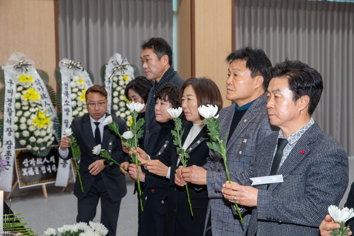 20240202-015[_P7U1003-문경 공장 화재사고 구미소방서 합동분향소 조문.jpg