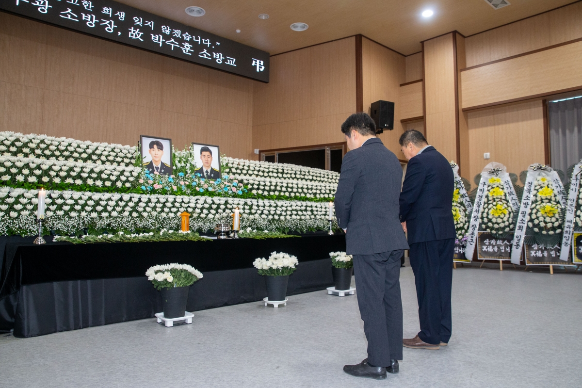 20240202-042[_P7U1062-문경 공장 화재사고 구미소방서 합동분향소 조문.jpg