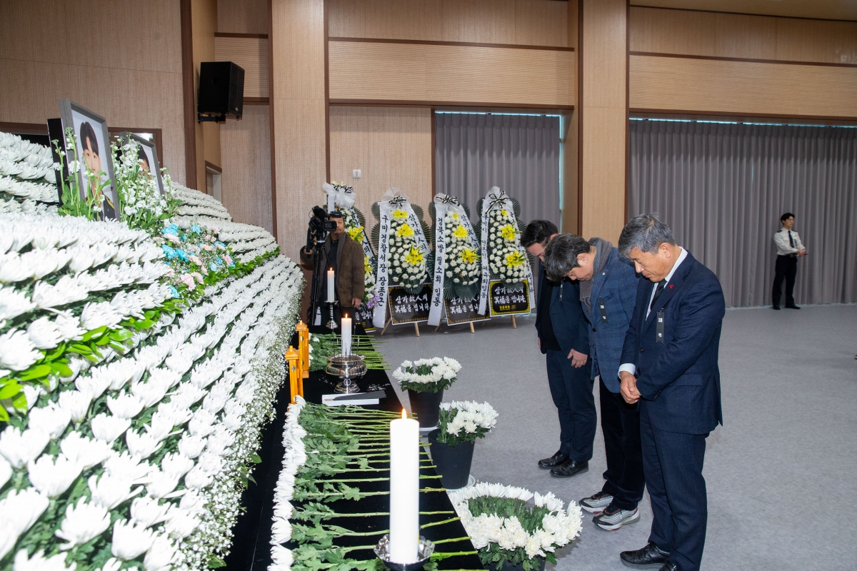 20240202-027[_P7U1025-문경 공장 화재사고 구미소방서 합동분향소 조문.jpg