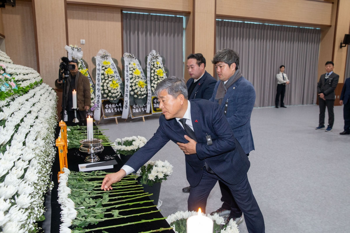 20240202-025[_P7U1021-문경 공장 화재사고 구미소방서 합동분향소 조문.jpg
