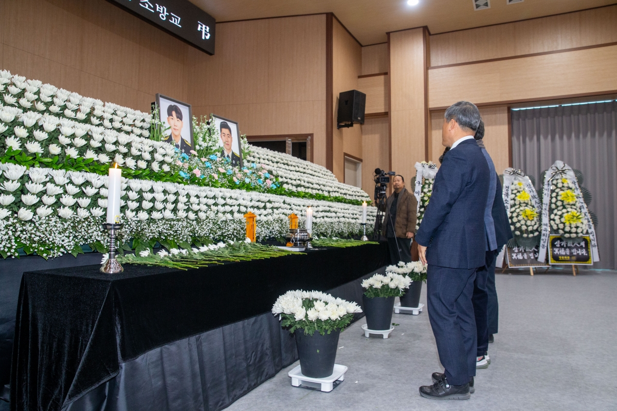 20240202-028[_P7U1028-문경 공장 화재사고 구미소방서 합동분향소 조문.jpg