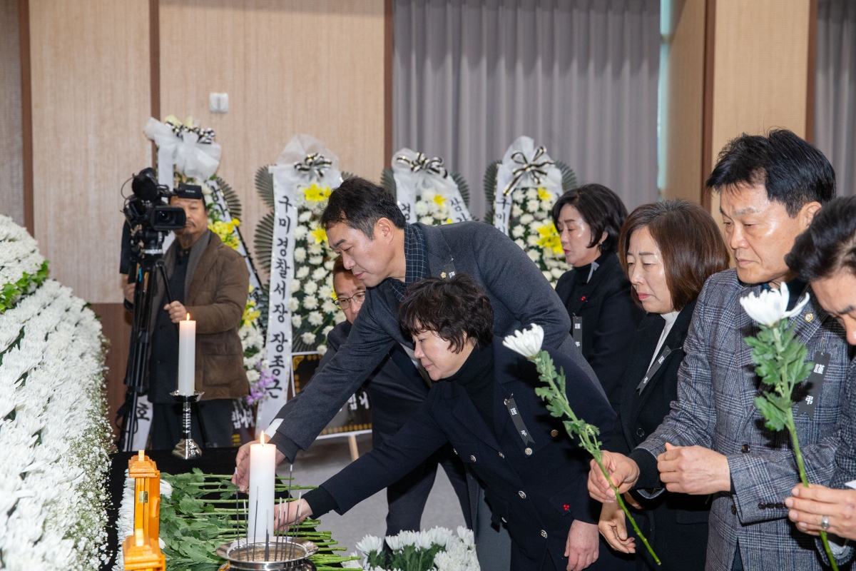 20240202-018[_P7U1007-문경 공장 화재사고 구미소방서 합동분향소 조문.jpg