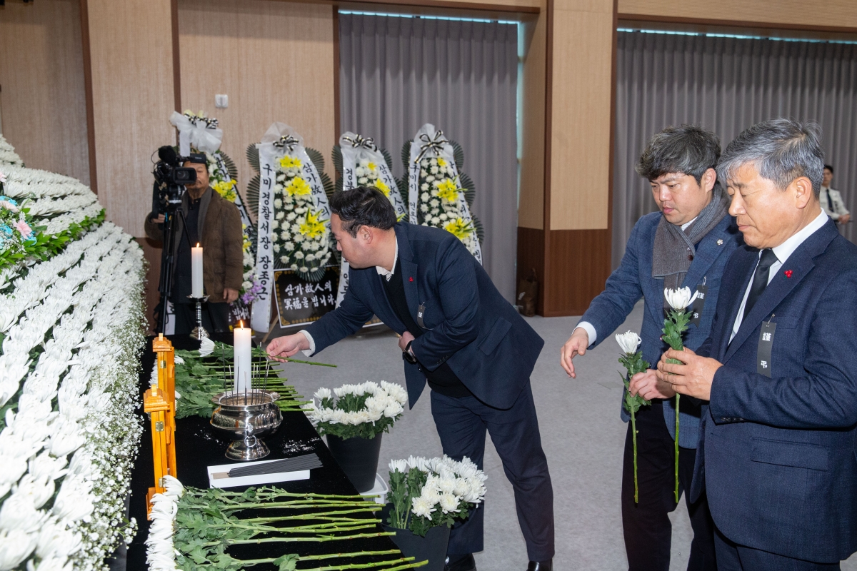 20240202-024[_P7U1019-문경 공장 화재사고 구미소방서 합동분향소 조문.jpg