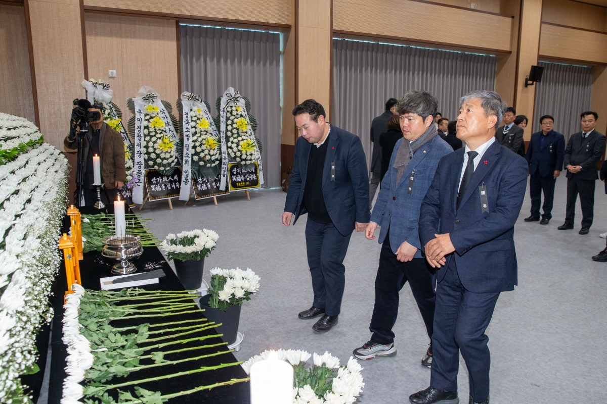 20240202-023[_P7U1015-문경 공장 화재사고 구미소방서 합동분향소 조문.jpg