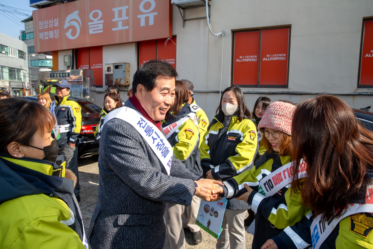 20240207-055[_P7U1335-설맞이 전통시장 장보기 행사-인동시장.jpg