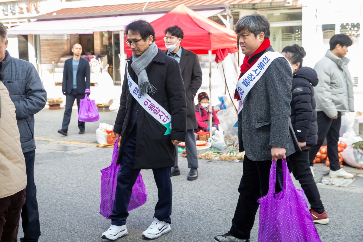 20240207-030[_P7U1270-설맞이 전통시장 장보기 행사-인동시장.jpg
