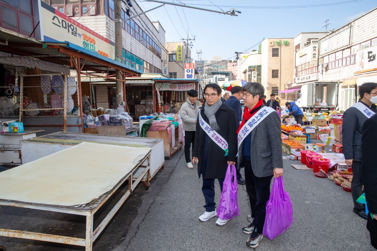 20240207-035[_P7U1282-설맞이 전통시장 장보기 행사-인동시장.jpg