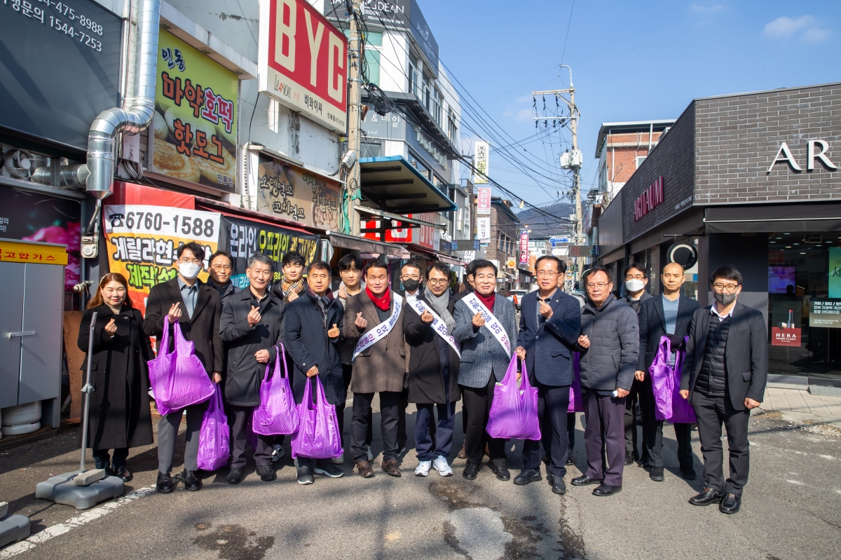 20240207-058[_P7U1349-설맞이 전통시장 장보기 행사-인동시장.jpg
