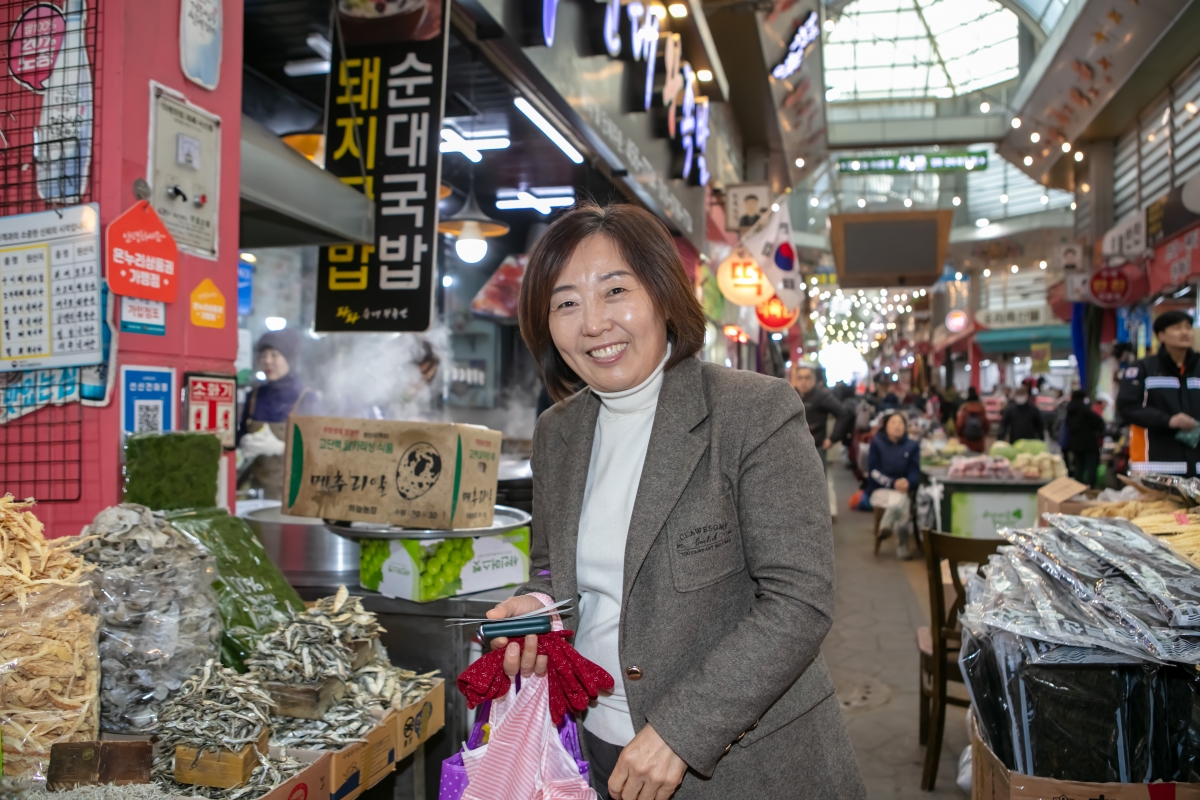 20240207-072[IMG_9503-설맞이 전통시장 장보기 행사 및 간담회-새마을중앙시장.jpg