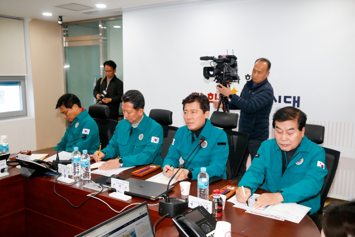 20240209-007[_P7U1661-1-설맞이 구미시청 당직실 및 종합상황실 방문 격려.jpg