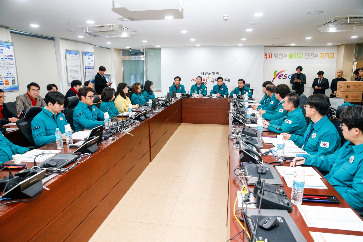 20240209-012[_P7U1671-1-설맞이 구미시청 당직실 및 종합상황실 방문 격려.jpg