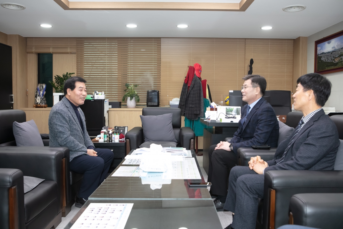 20240221-034[IMG_9864-신임 구미경찰서장 의장실 방문.jpg