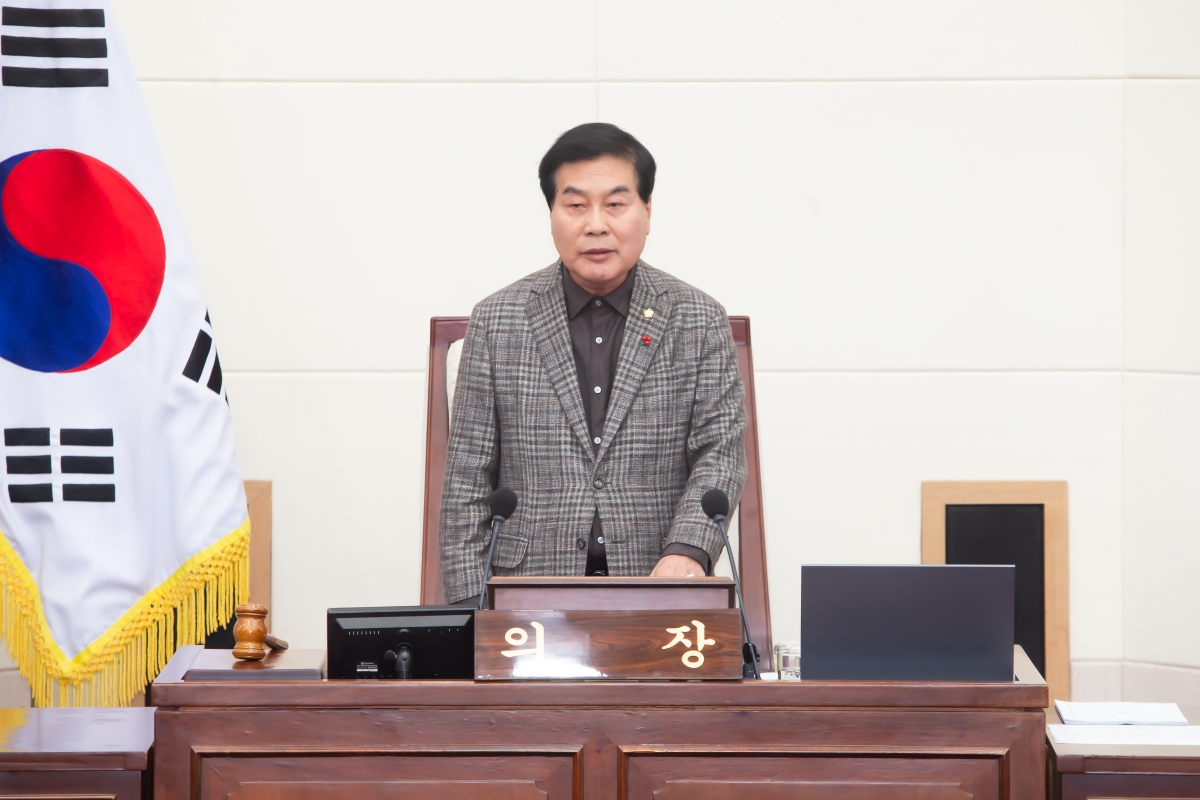20240304-005[_P7U3187-제274회 임시회 제1차 본회의시 안주찬 의장 회의주재.jpg