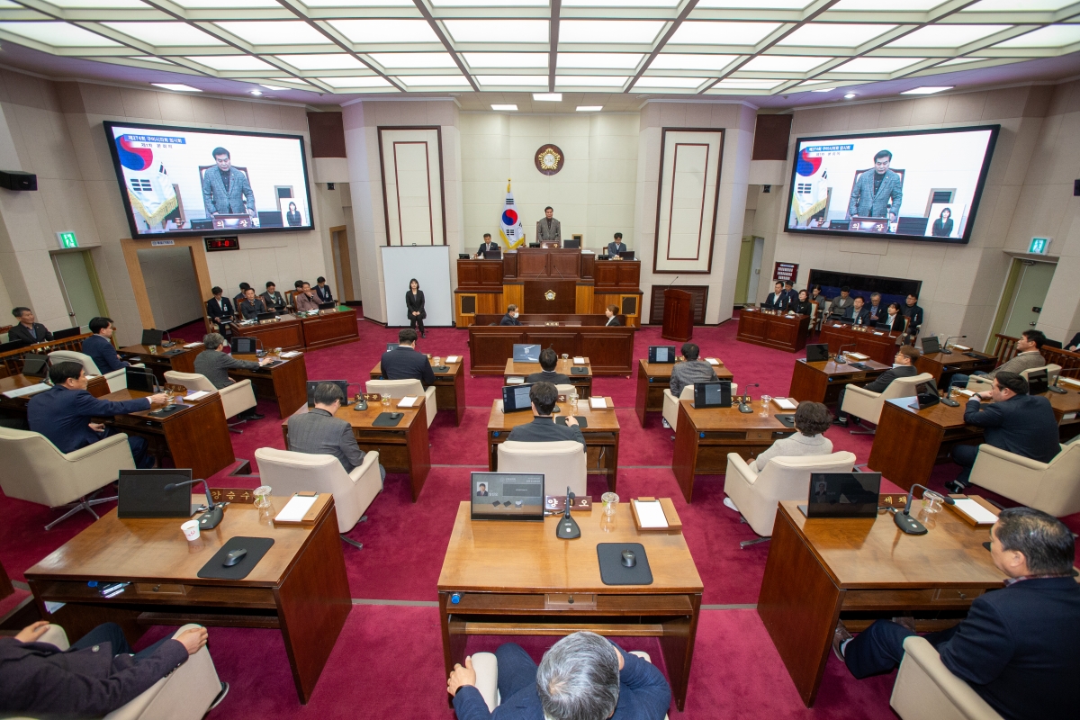 20240304-004[_P7U3182-제274회 임시회 제1차 본회의시 안주찬 의장 회의주재.jpg
