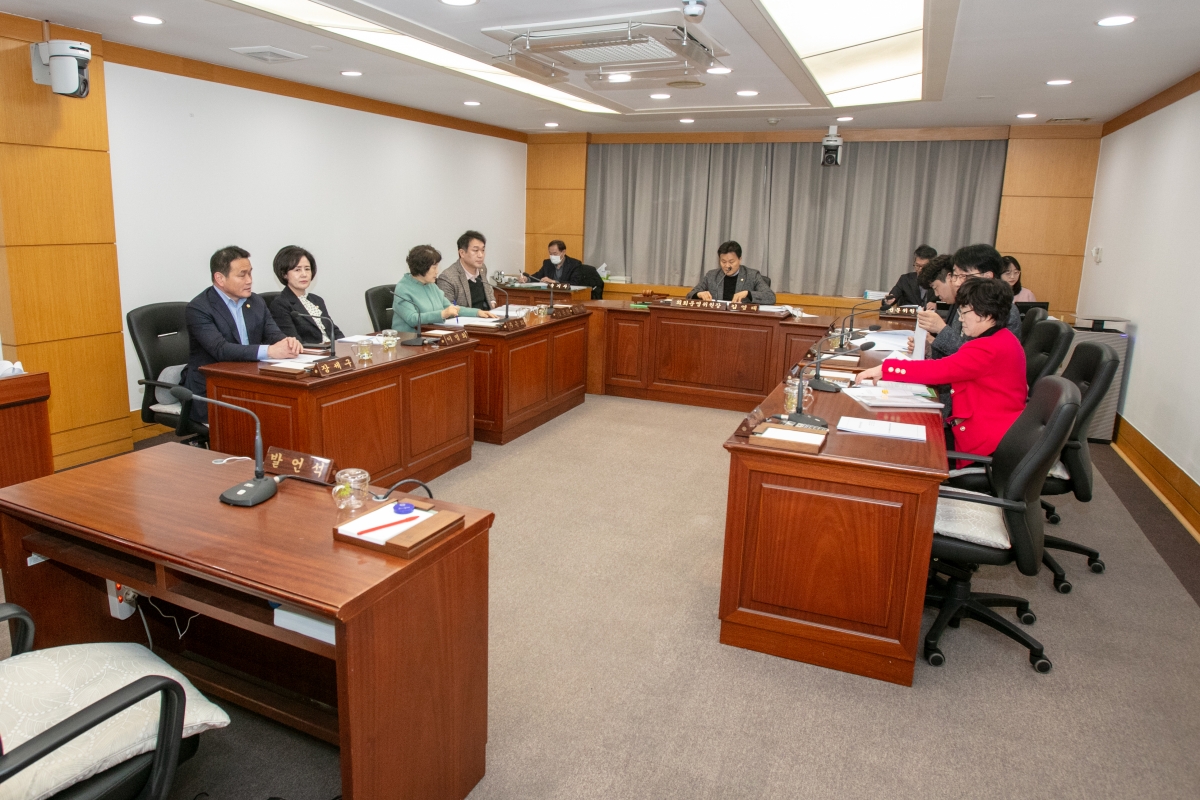 20240305-018[IMG_0094-제274회 임시회 의회운영위원회 조례안 심사활동.jpg