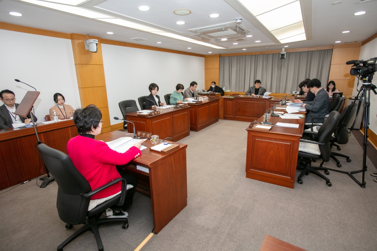 20240305-008[IMG_0074-제274회 임시회 의회운영위원회 조례안 심사활동.jpg