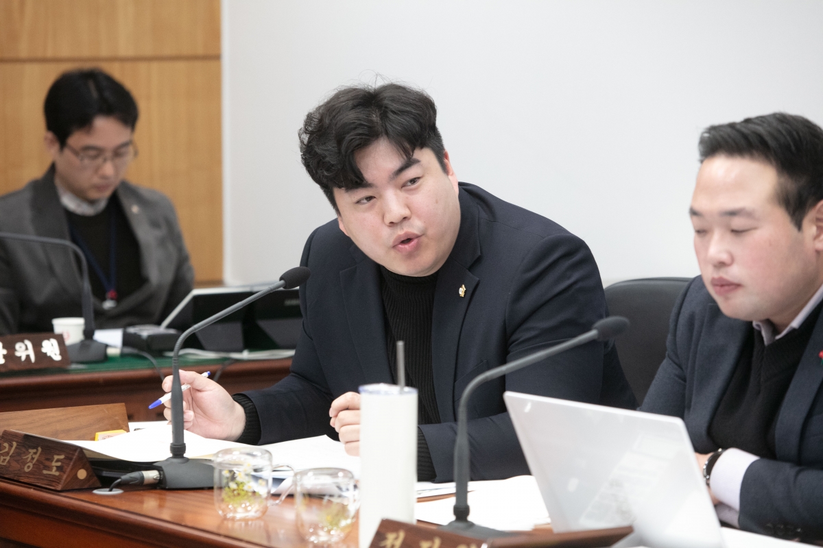 20240305-054[IMG_0273-제274회 임시회 기획행정위원회 조례안 심사활동.jpg