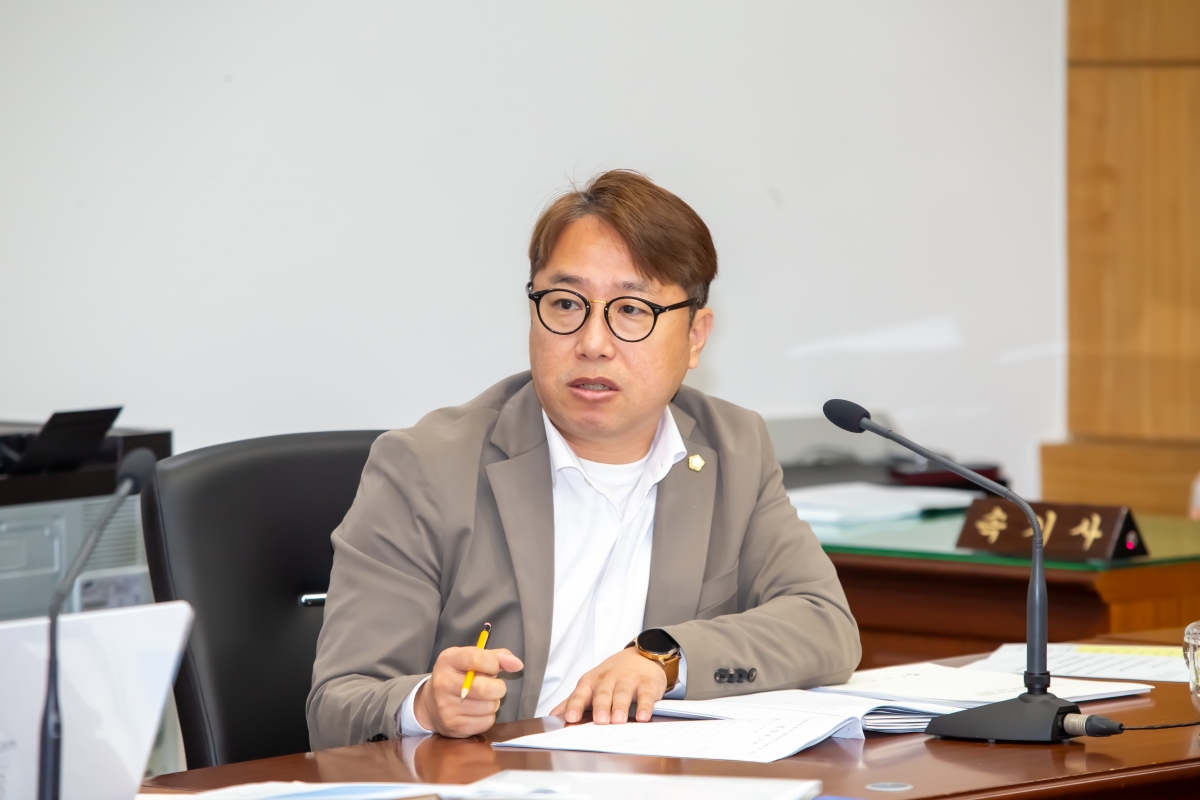20240306-024[_P7U3718-제274회 임시회 산업건설위원회 조례안 심사활동.jpg